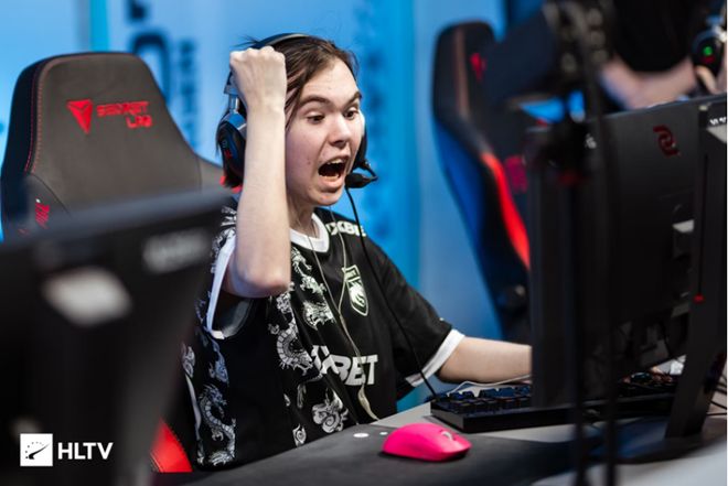 超成立后的 超成立后的